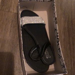 Black diamond strap sandals